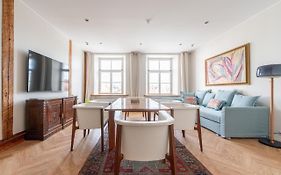 Old Town - Boutique Hall Square Apartment
